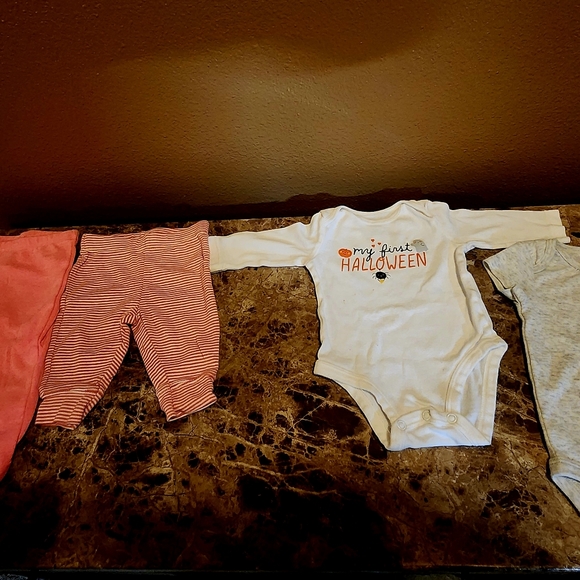 Carter's  Baby Girl 4Piece RANDOM Onesie & Pants For 3 Months - Picture 1 of 8